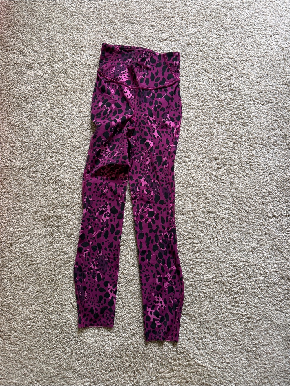 LOT OF LULULEMON LEGGINGS! - Picture 5 of 5